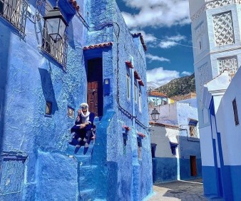 chefchaouen street and mosque
